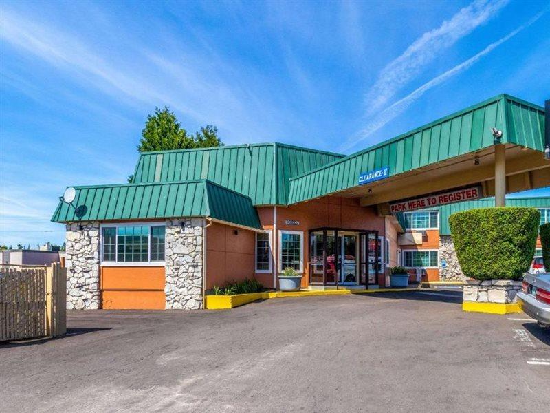 Rodeway Inn & Suites Hwy 217 & 26 W Portland Bagian luar foto
