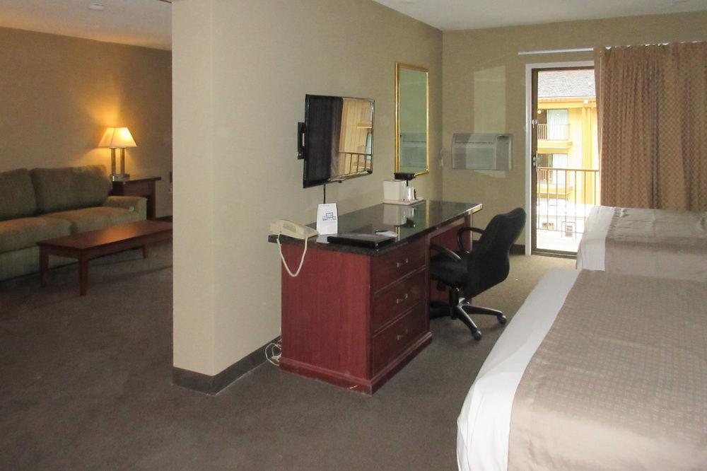 Rodeway Inn & Suites Hwy 217 & 26 W Portland Bagian luar foto