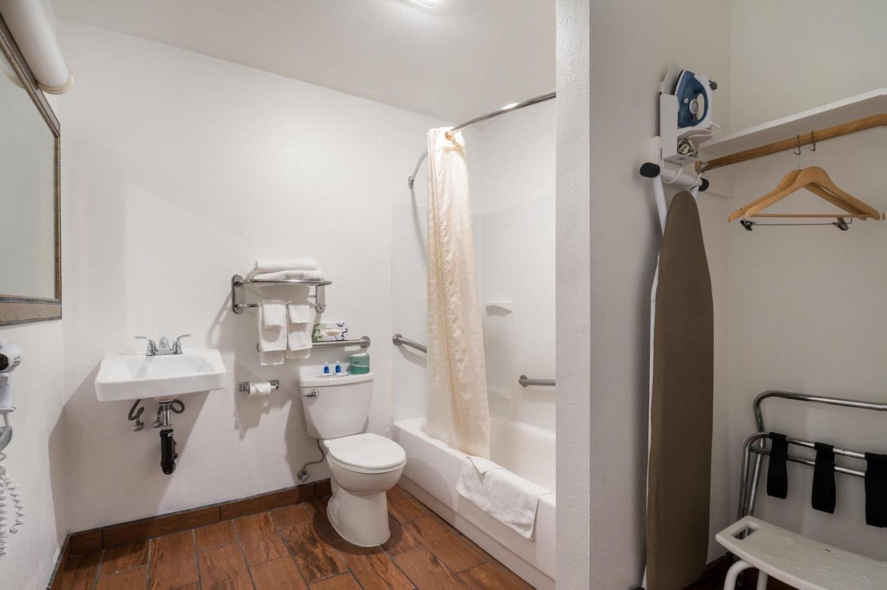 Rodeway Inn & Suites Hwy 217 & 26 W Portland Bagian luar foto