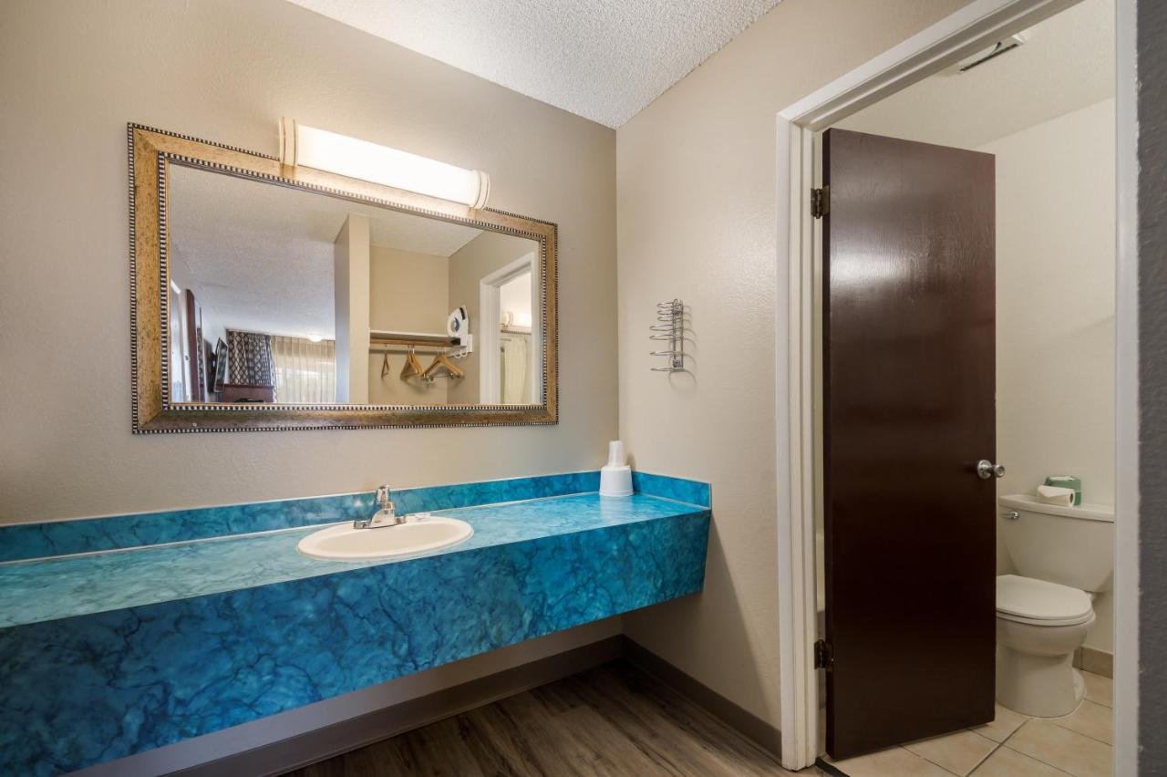 Rodeway Inn & Suites Hwy 217 & 26 W Portland Bagian luar foto