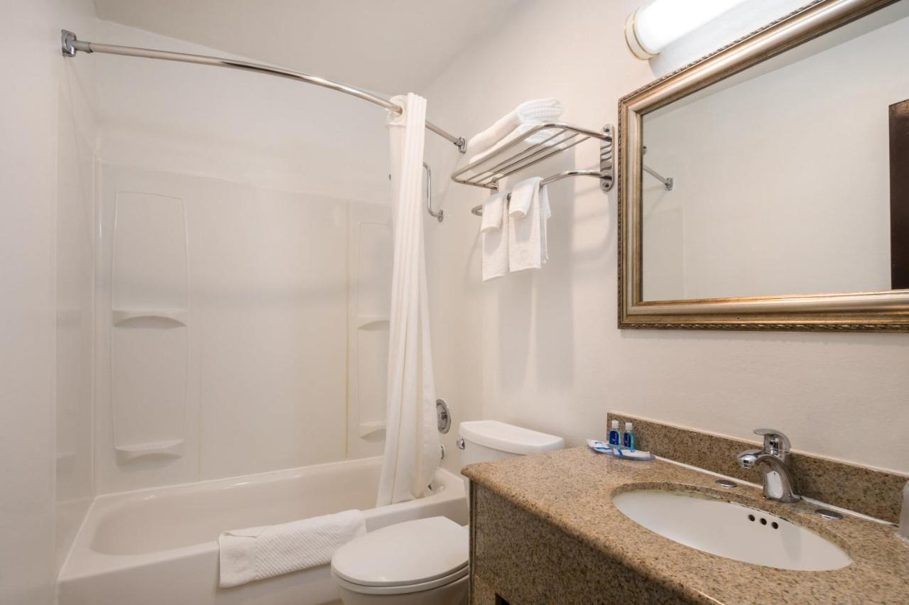 Rodeway Inn & Suites Hwy 217 & 26 W Portland Bagian luar foto
